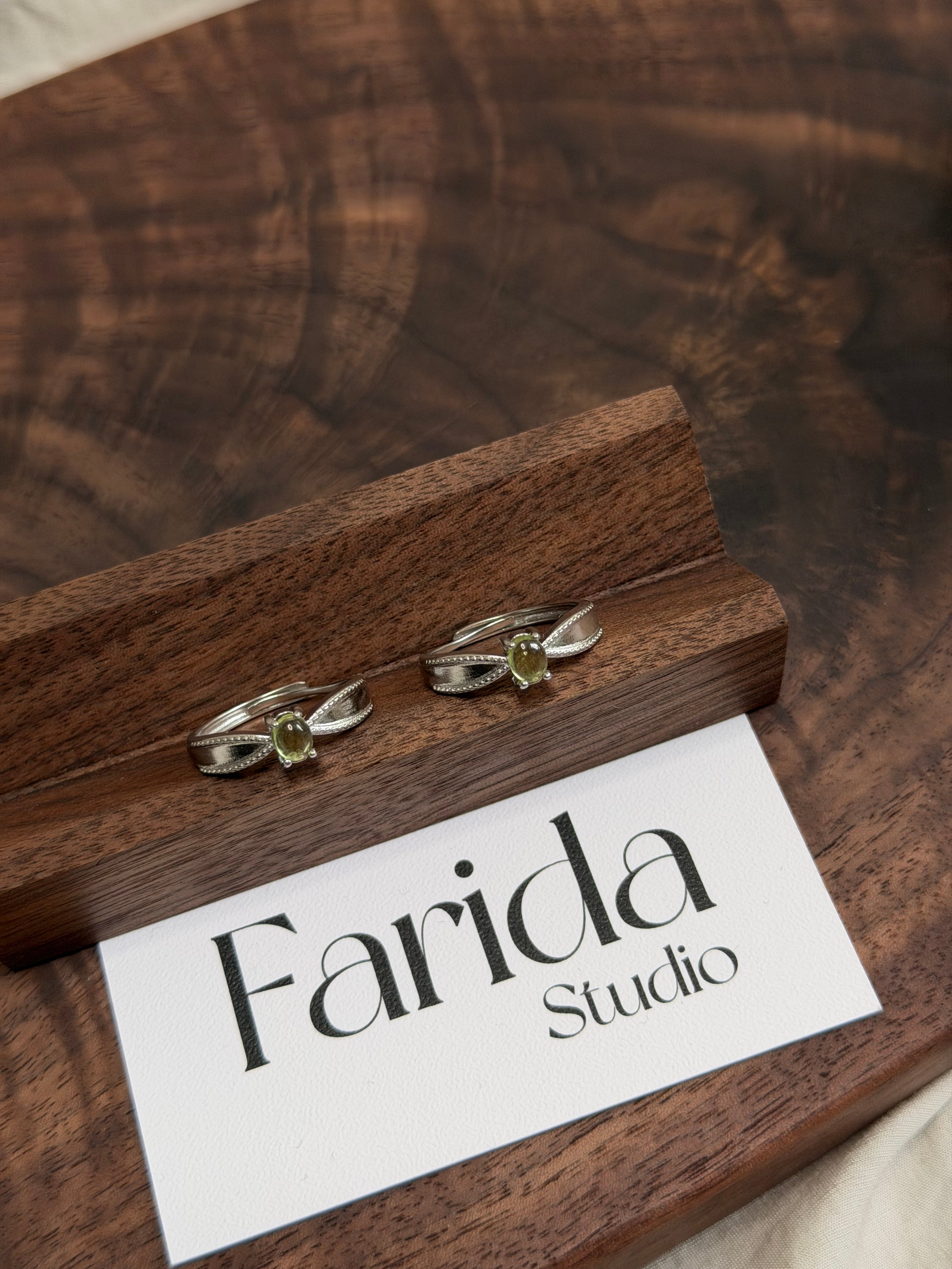 絲帶橄欖石戒指