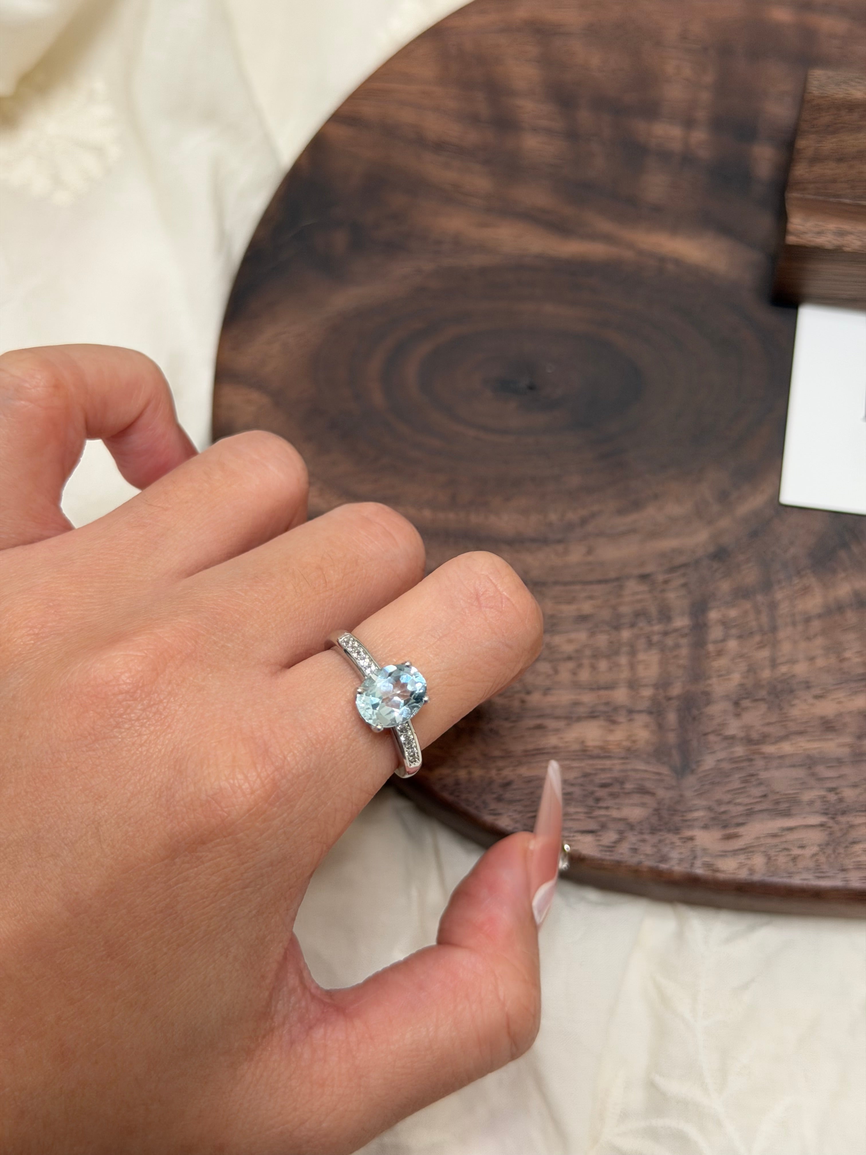 簡約藍托帕戒指