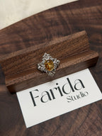 鏤空花紋花珀戒指