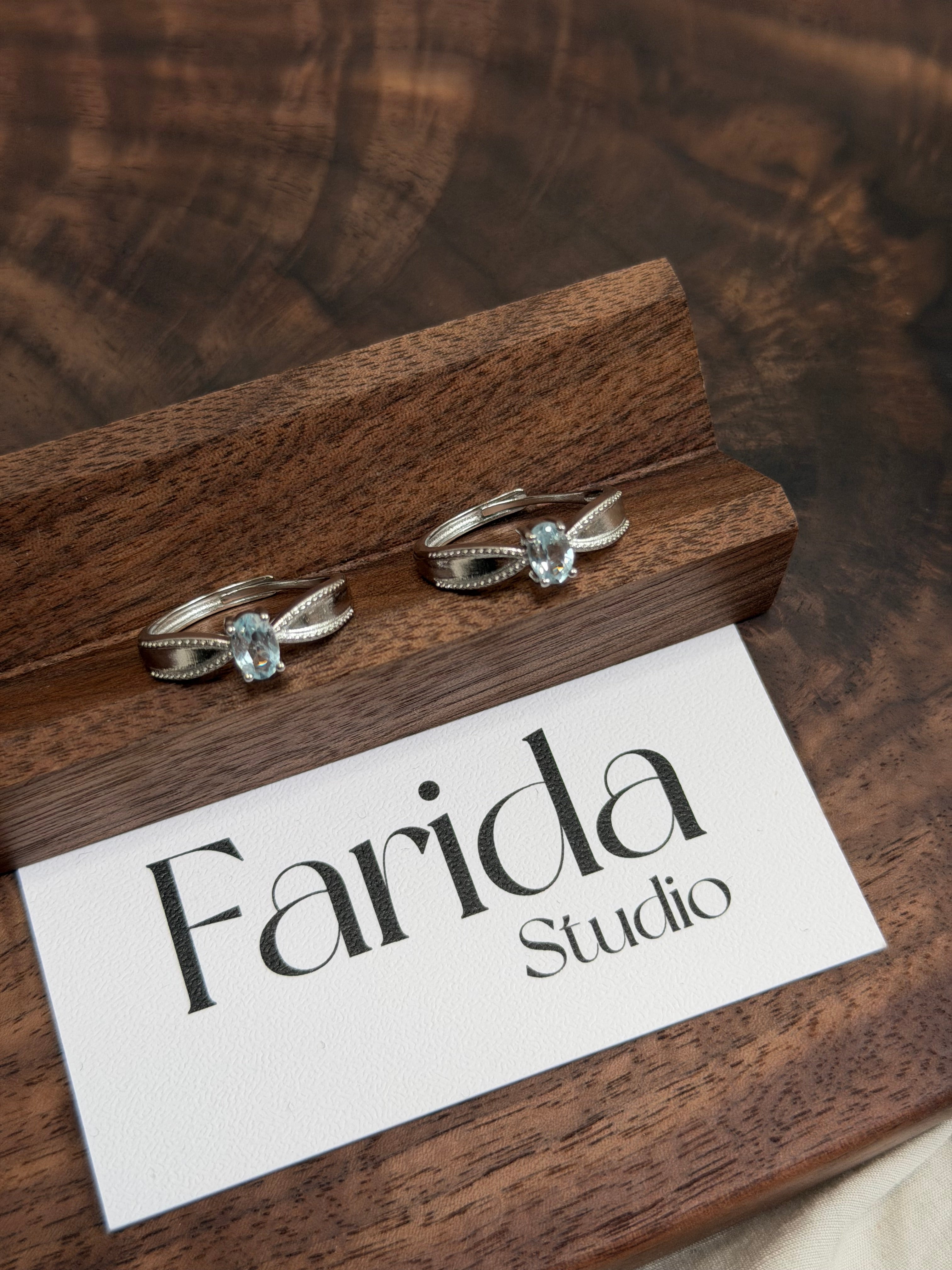 絲帶藍托帕戒指