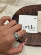 疊戴灰月光石戒指