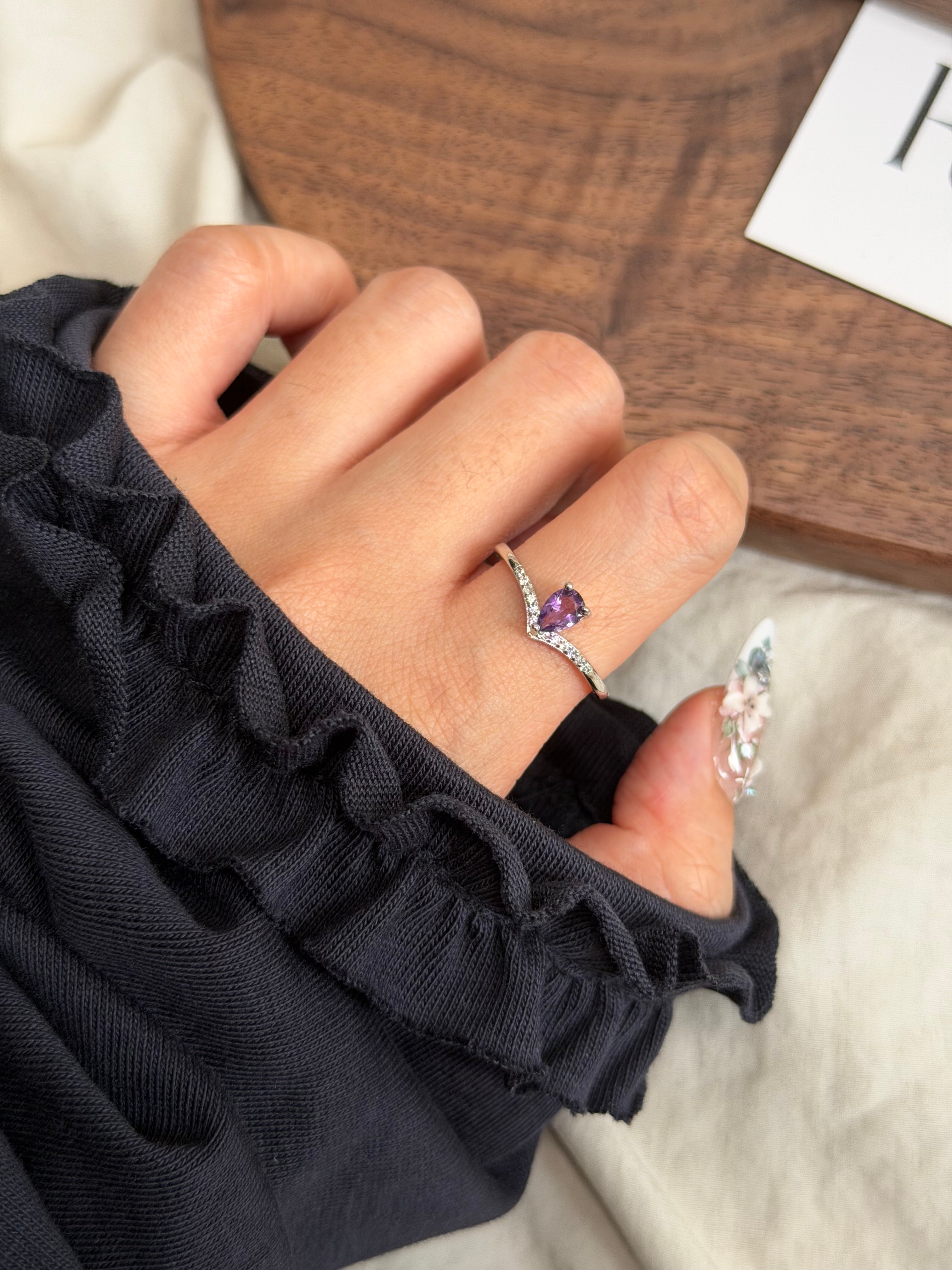 鑲嵌V型紫水晶戒指