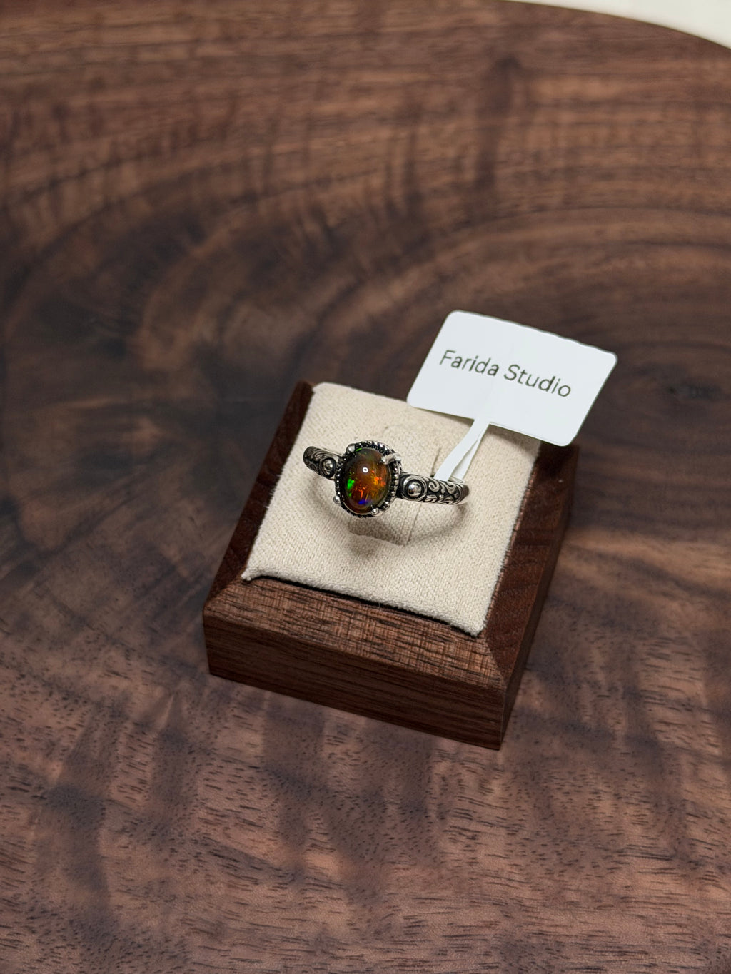 簡約黑澳寶戒指