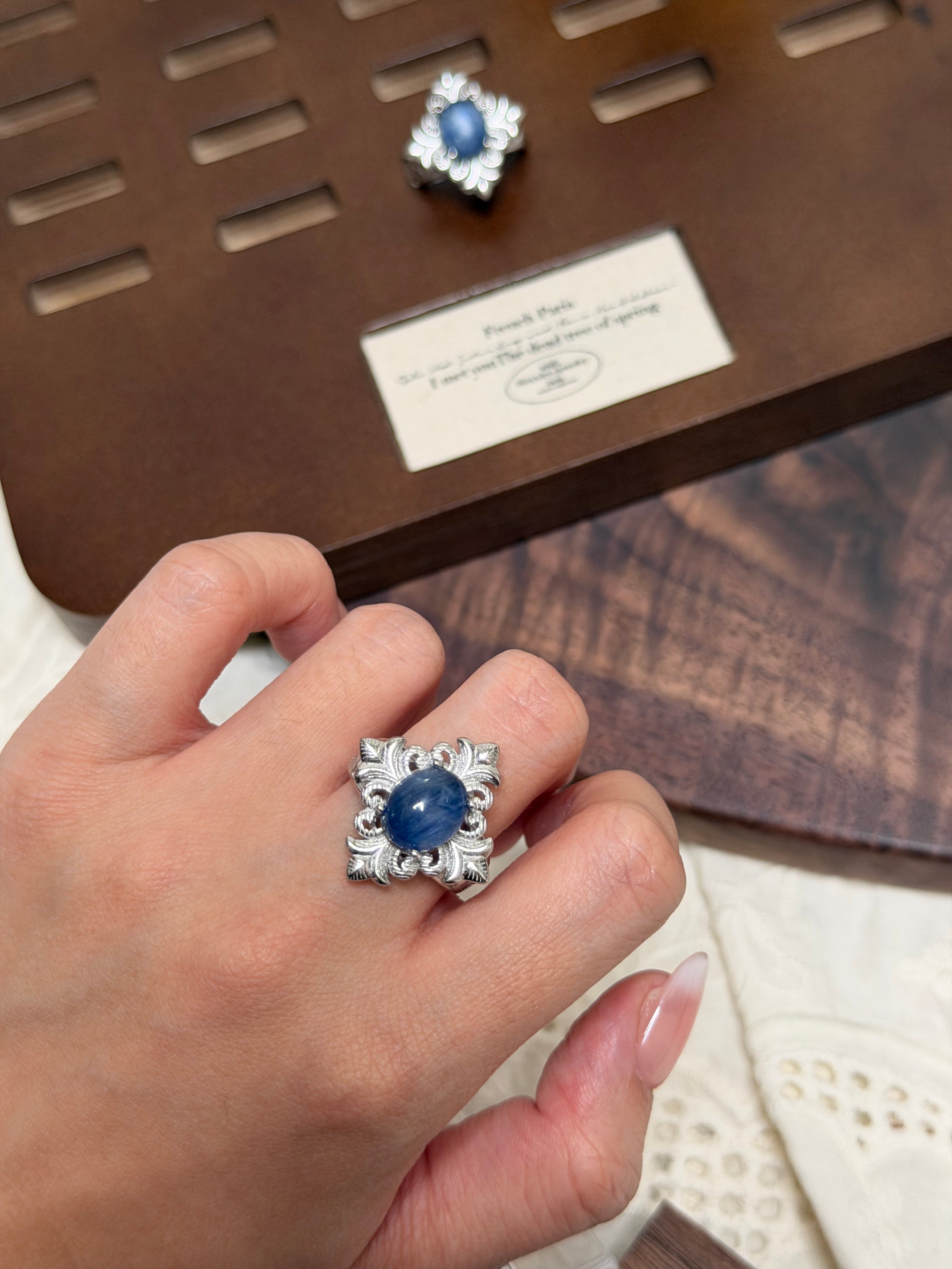 雕刻花紋藍晶石戒指