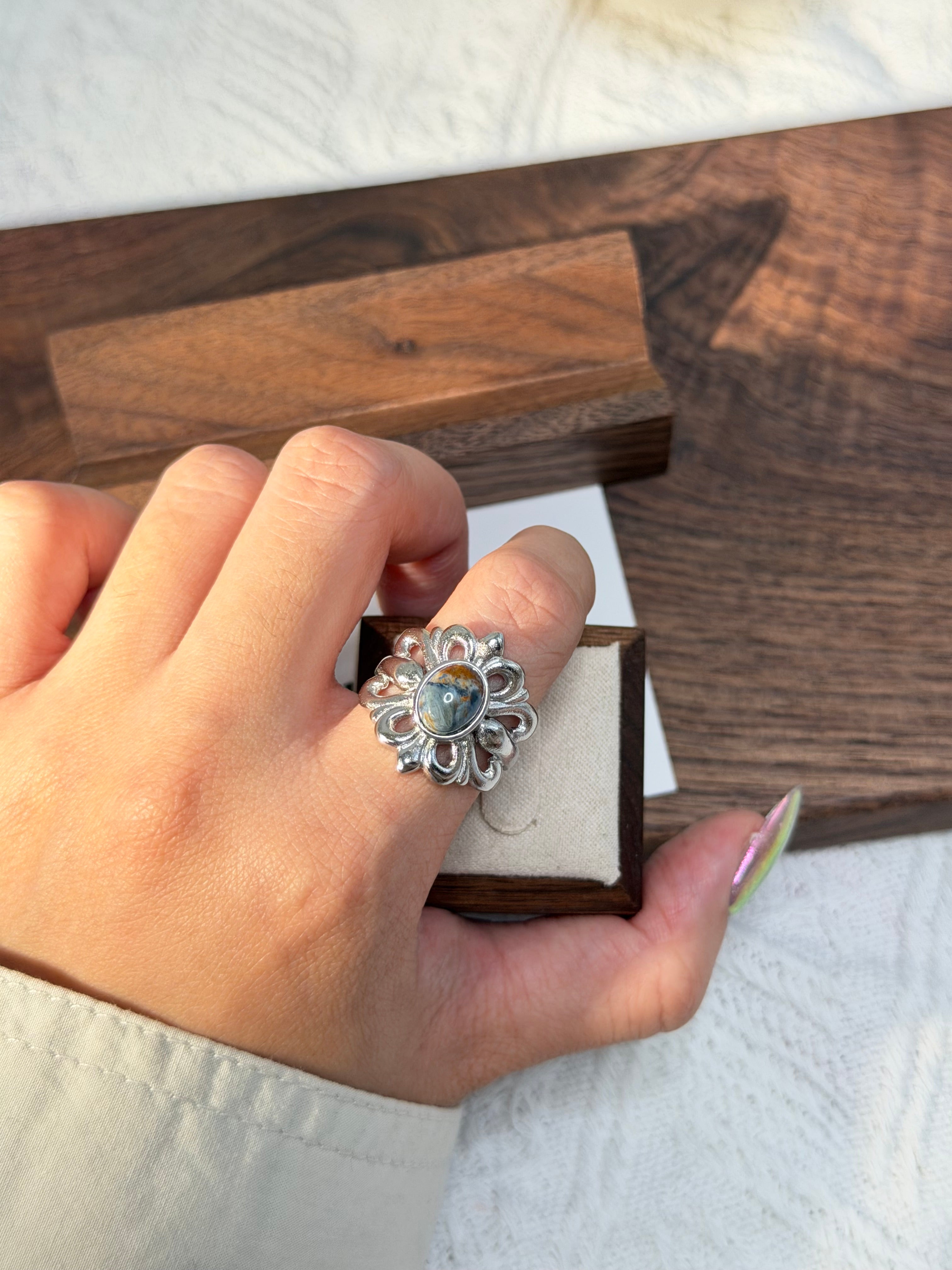 銀花花彼得石戒指