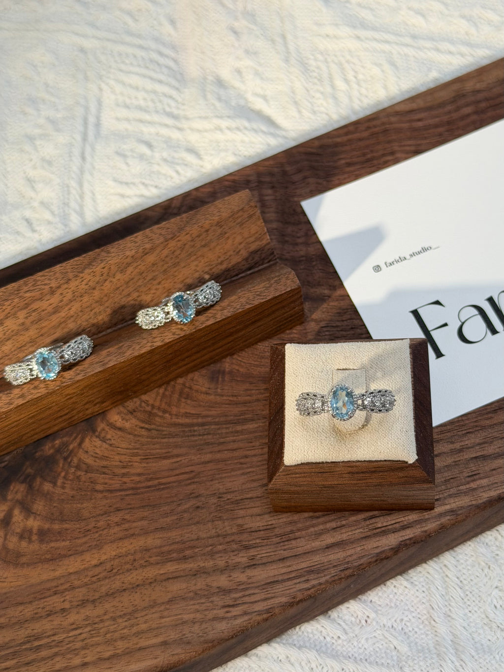 蕾絲藍托帕鈦鋼戒指