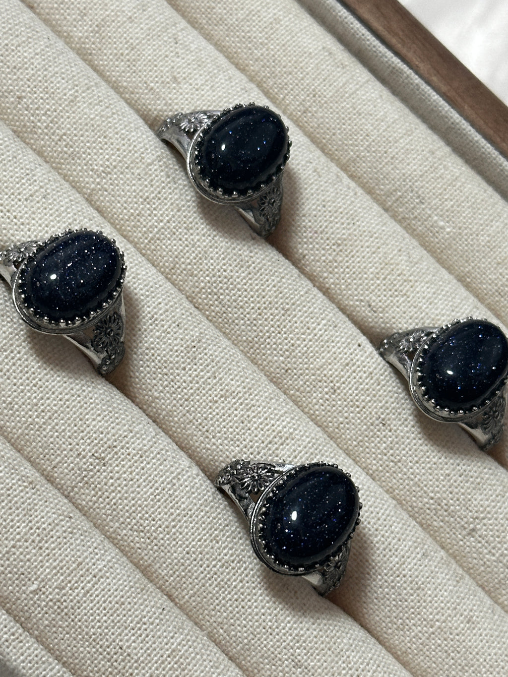 蕾絲藍砂石鈦鋼戒指