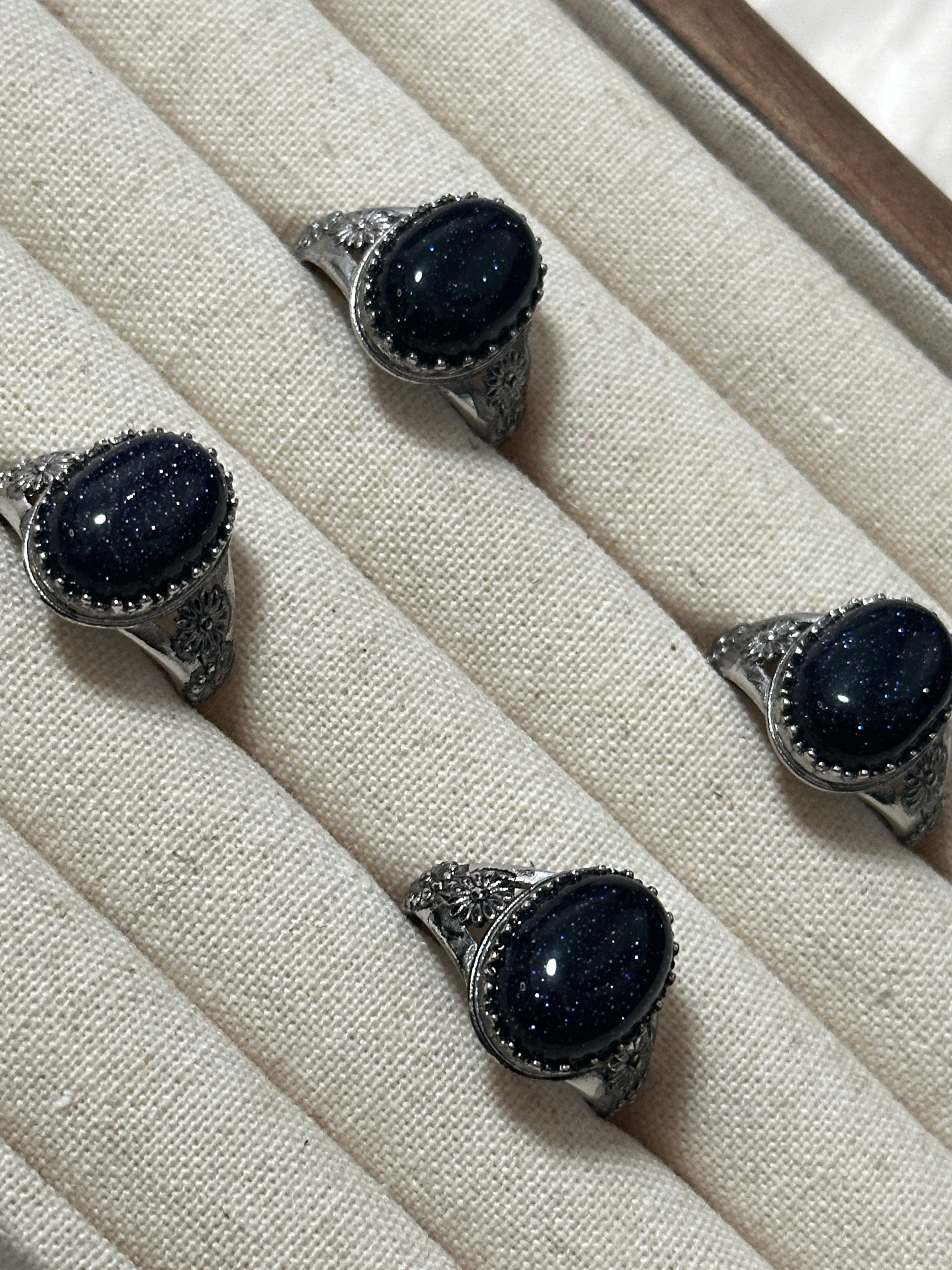 蕾絲藍砂石鈦鋼戒指