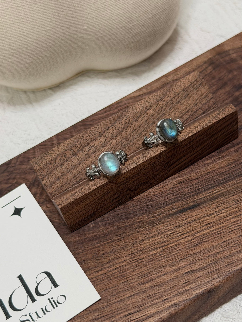 克羅星灰拉長石戒指