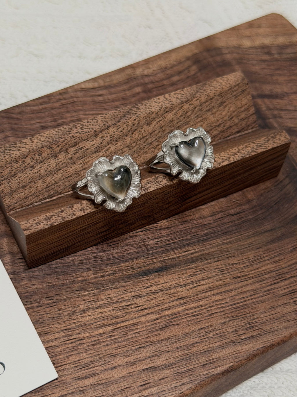 黑貝母心型戒指