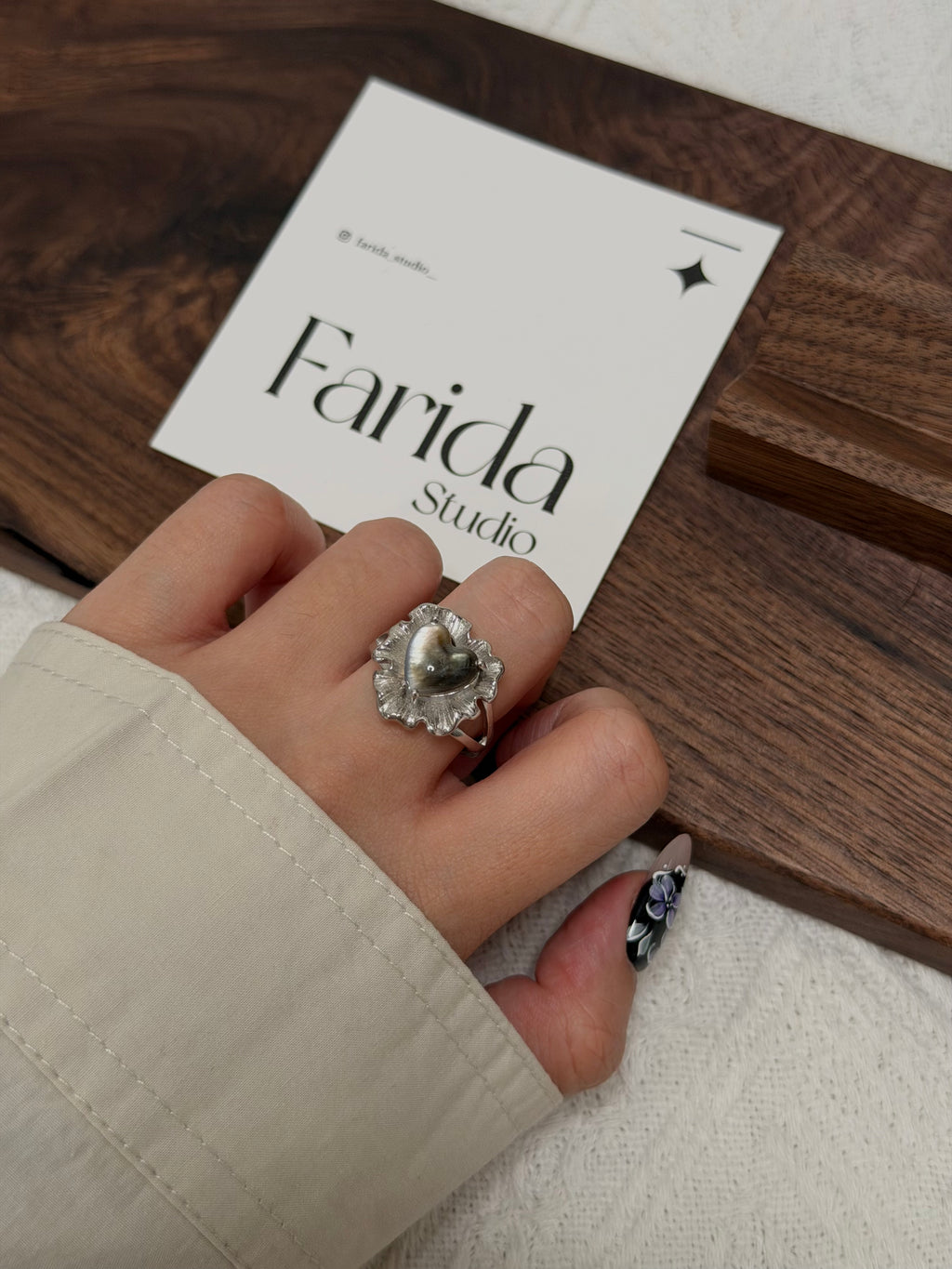 黑貝母心型戒指