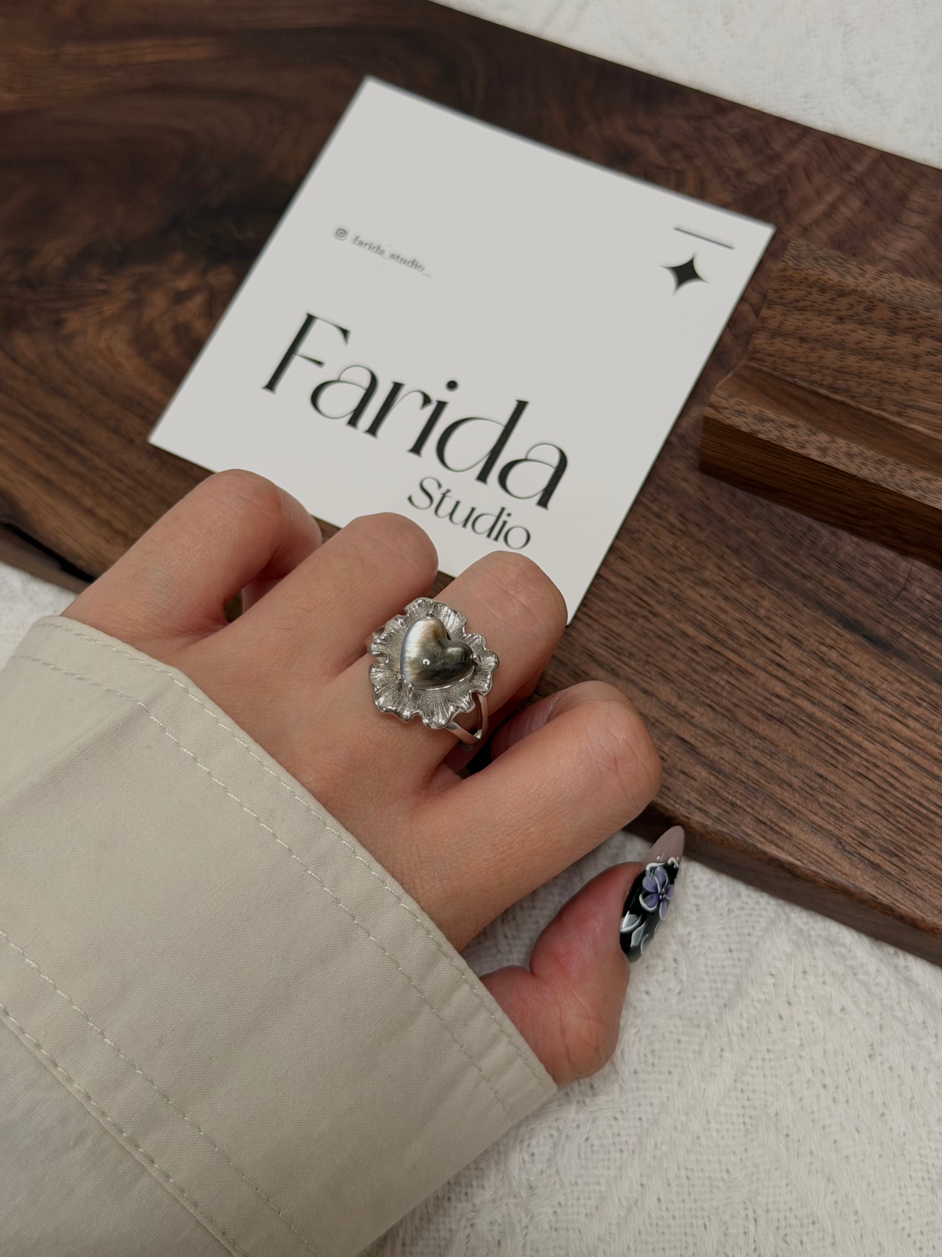 黑貝母心型戒指