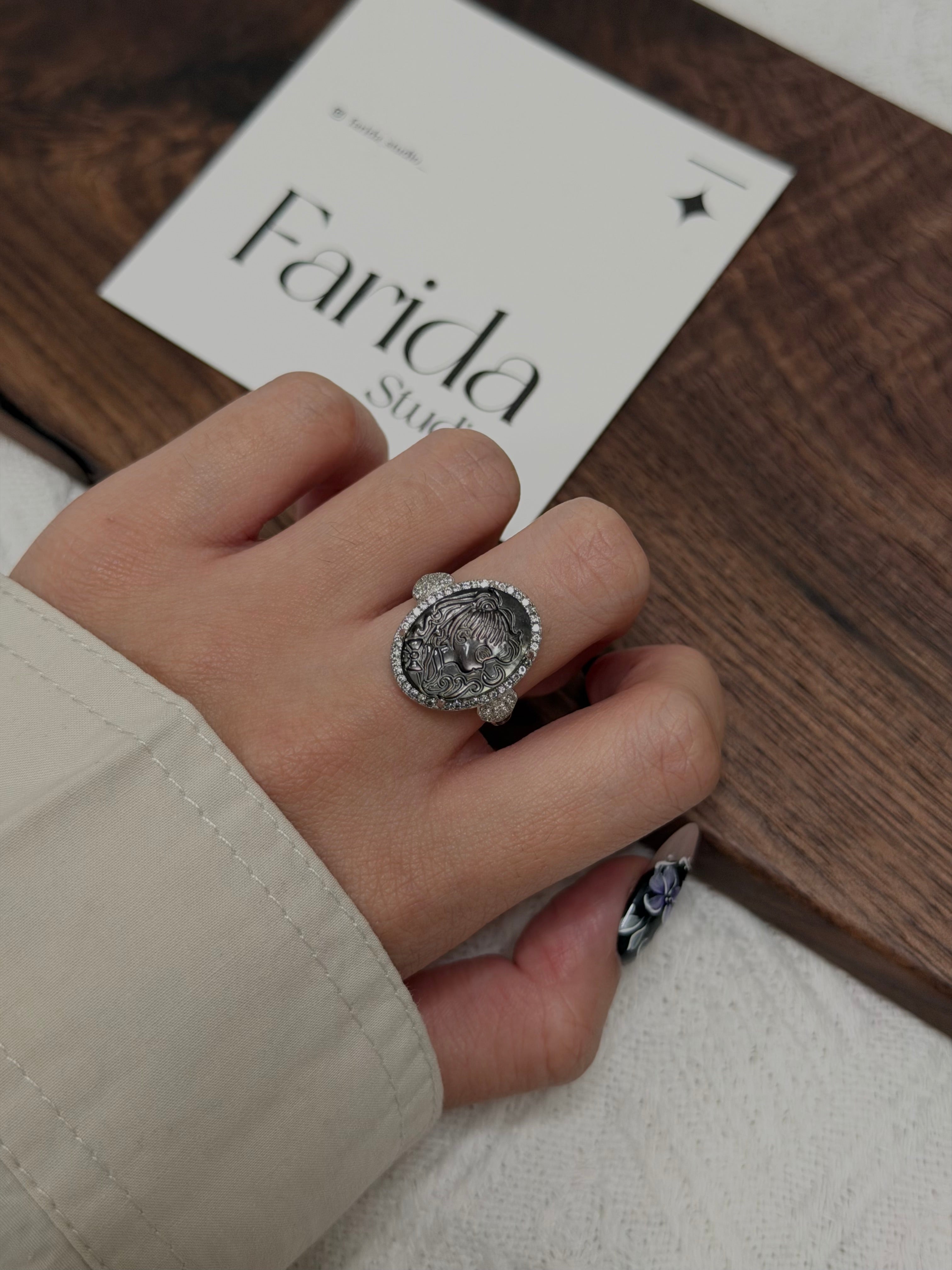 雕刻黑貝母戒指