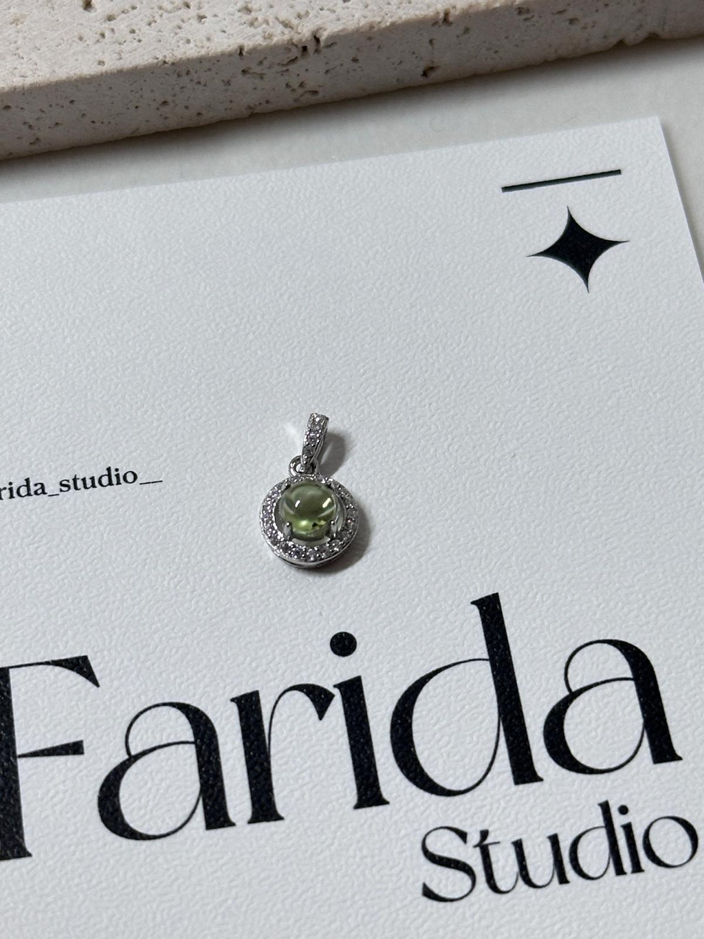 綠橄欖石蛋面S925銀吊墜